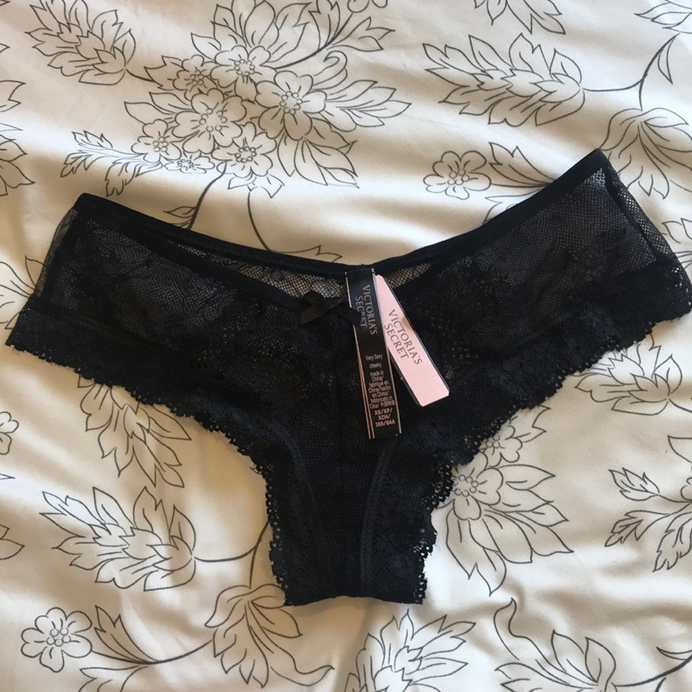 New!  Victoria’s Secret very sexy cheeky panty XS